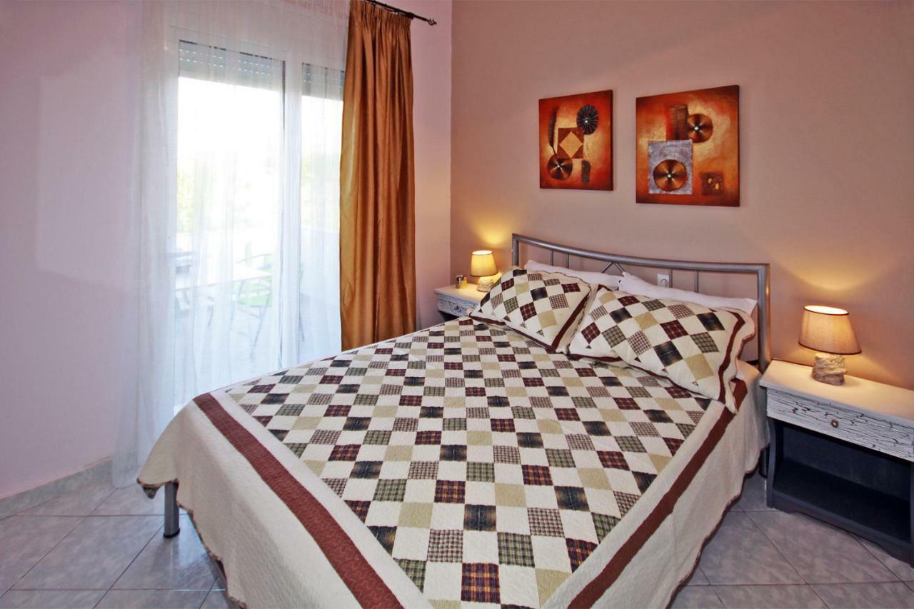 Zephyros Studios And Family Apartments Ormos Panagias Exterior foto